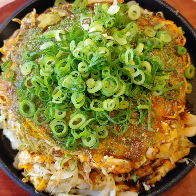 先輩とひさしぶりにお好み焼きへ

しかーーーし、なぜかどこもお休み
こういう時は検索だ🫰

むむむ！
やけにグーグルの口コミが高いお店があるぞ
しかもたくさんの方が投稿🤔

これは行くしかない！！！

ということでお好み焼きぷぅさんへ
メニューには牛スジ！？

え、初めてみた😋
お好み焼きに牛スジって合うのかな？？

さっそく注文〜✨️

おおおおお！
思ってた以上にお好み焼き大きい〜🫣
そして牛スジもゴロッゴロ✨️

味も濃い目でおいしーーーー
無事に完食、お腹はち切れそう🤣

高い口コミなだけありました

そして作り置きのテイクアウト500円は安すぎるぅぅ😭

お好み焼き ぷぅ
〒730-0043 広島市中区富士見町16-21

ラビット🐰

☆★☆★☆★☆★☆★☆★☆★⁡⁡⁡⁡⁡

おもてなしホステル宮島
〒738-0042⁡
広島県廿日市市地御前5丁目15-10
ＴＥＬ：0829-36-3677

☆★☆★☆★☆★☆★☆★☆★⁡⁡⁡⁡⁡
#おっこん
#お好み焼き
#広島風
#牛すじ
#テイクアウト
#広島グルメ
#お好み焼きぷぅ
#日本
#ホステル
#旅好きな人と繋がりたい
#おもてなしホステル宮島
#広島ゲストハウス 
#宮島ホテル
#廿日市市ホテル
#大鳥居
#厳島神社
#宮島
#廿日市
#地御前
#ひとり旅
#ゲストハウス
#旅行
#観光
#広島
