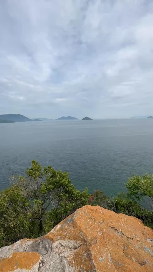 そしてヤッテ来ました第一プライベートビーチ🏖️

ココは日本人より外国人に人気👨‍🦰👩‍🦱

地球の歩き方🌏みたいなガイドに載ってると思われ見かけるとしたら外国人デスな🤔

ビーチでは泳いだり日焼けしたりなさってマス

キャンプもデキそうですけど過去見たこと無いぞ⛺️❓

トイレが無く原始スタイルになっちゃうから ( ꒪Д꒪)？

次は第二ビーチへ向かいマス🏖️🏖️

いじょ…

【広島・宮島観光に便利｜おもてなしホステル宮島】

おもてなしホステル宮島は、広島県廿日市市・地御前にあるホステル（ゲストハウス）です。
宮島口からはひろでんの電車で3駅の立地にあり、最寄りの地御前駅から徒歩圏内にあります。

広島市内からはバイパスで一直線のため、車でのアクセスも良好。
宮島口のフェリーターミナルまで車で約7分、広島中心部までは車で約30分と、宮島観光・広島観光の拠点として便利なロケーションです。

当施設はゲストハウスタイプのため、客室内にバス・トイレはありません。
トイレは各階共用、シャワーは各階4ブース（合計12ブース）あり、24時間ご利用可能です。
シャンプーやボディソープも完備しています。
アメニティはフロントのアメニティバイキング形式でご自由にお取りいただけます。

1階には広々とした共用ラウンジがあり、売店・レストラン・バーなどの施設を併設しています。
また、漫画コーナー・テレビゲーム・卓球・キッズスペースなどがあり、ファミリーやお子様連れのお客様にも人気の宿泊施設です。
キッチン・調理器具・調味料も完備しており、長期滞在や自炊にも対応しています。

周辺には、地御前漁港や牡蠣工場、釣りスポットなど瀬戸内海ならではの風景が広がります。
また、歴史ある地御前神社などの神社仏閣が点在し、昔ながらの街並みを感じられるエリアです。

宮島観光・広島観光の拠点として便利でありながら、自然と歴史に囲まれた静かな環境。
施設内の飲食やアクティビティも充実しており、ご家族やグループでゆっくり滞在できるホステルです。

#広島ホテル
広島ホステル
広島ゲストハウス
#宮島ホテル
宮島ホステル
宮島ゲストハウス
#廿日市ホテル
宮島観光 宿
広島格安ホテル
宮島 宿泊
#広島ビジネスホテル
#APトライク 

☆★☆★☆★☆★☆★☆★☆★干し星…
おもてなしホステル宮島
〒738-0042
広島県廿日市市地御前5丁目15-10
ＴＥＬ：0829-36-3677
ＦＡＸ：0829-36-3688
SNS担当:大下専務無線( ꒪Д꒪)ｖ
☆★☆★☆★☆★☆★☆★☆★欲し星…